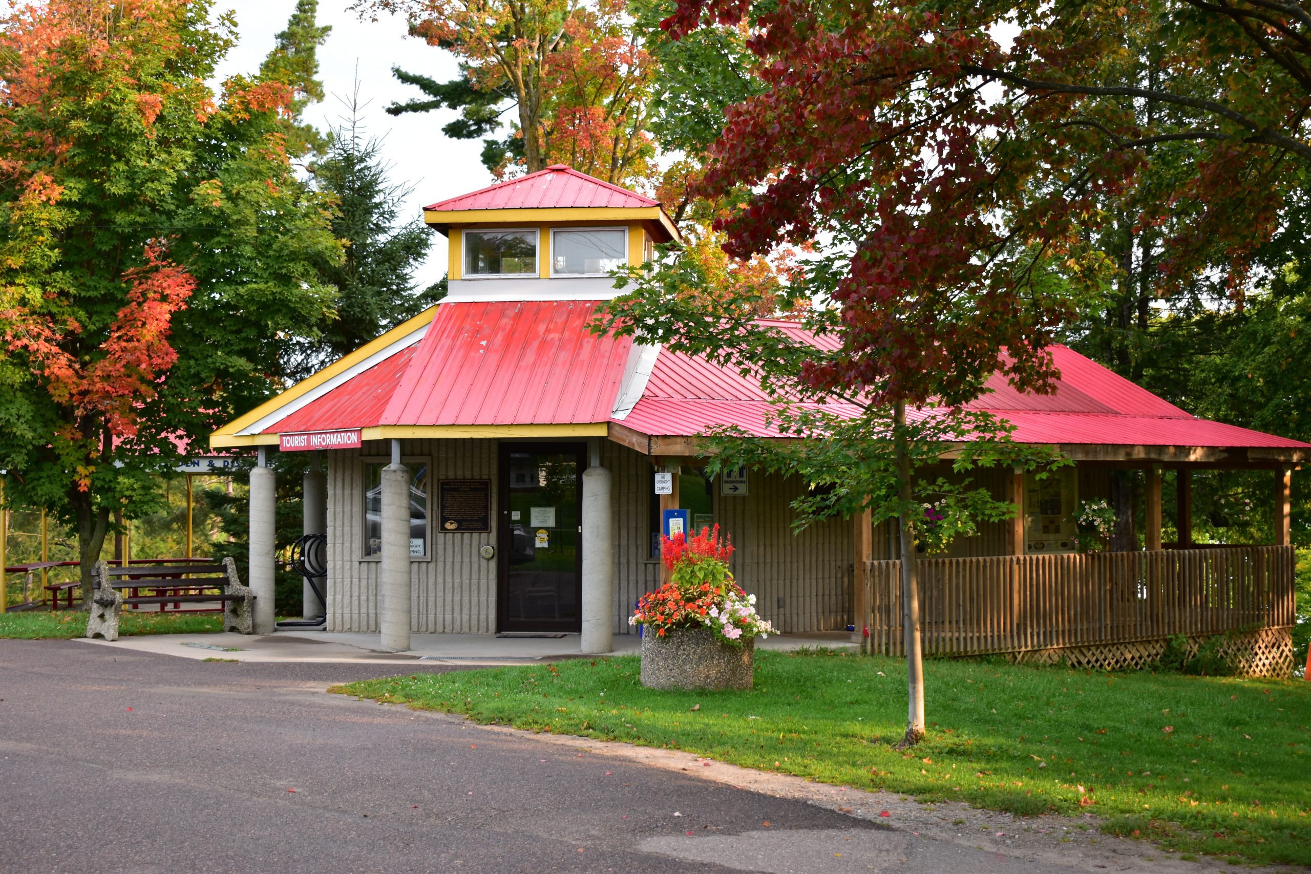 The Cobden tourist booth building